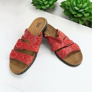 CLARKS LEISA CACTI Q Red LEATHER SLIP ONS OPEN TOE SANDALS SHOES WOMENS SZ 9M